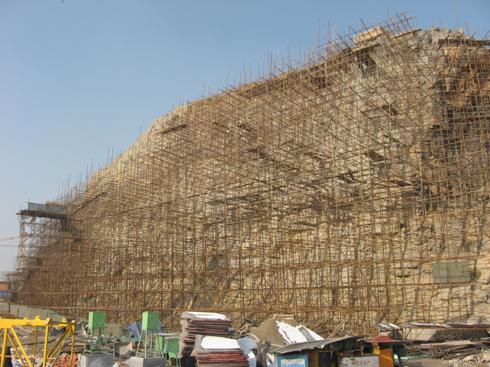 建大·教授花園小區(qū)山體加固